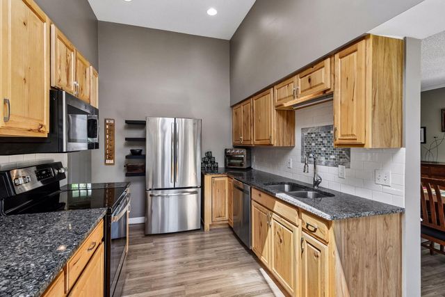 3921 Minnewashta Court, Chanhassen, MN 55331