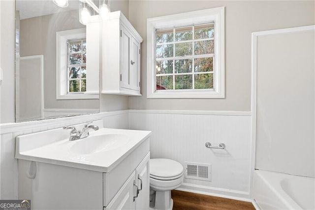 930 Kings Court, Woodstock, GA 30189