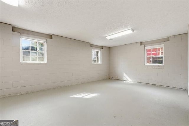 930 Kings Court, Woodstock, GA 30189