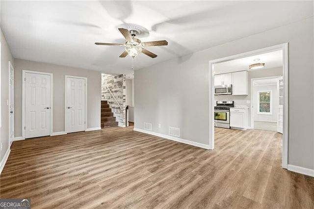 930 Kings Court, Woodstock, GA 30189