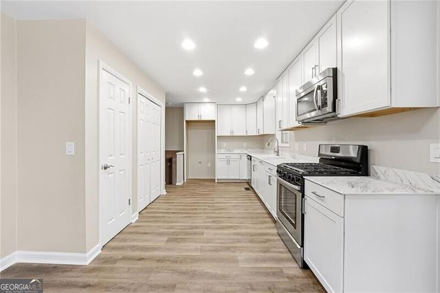 930 Kings Court, Woodstock, GA 30189