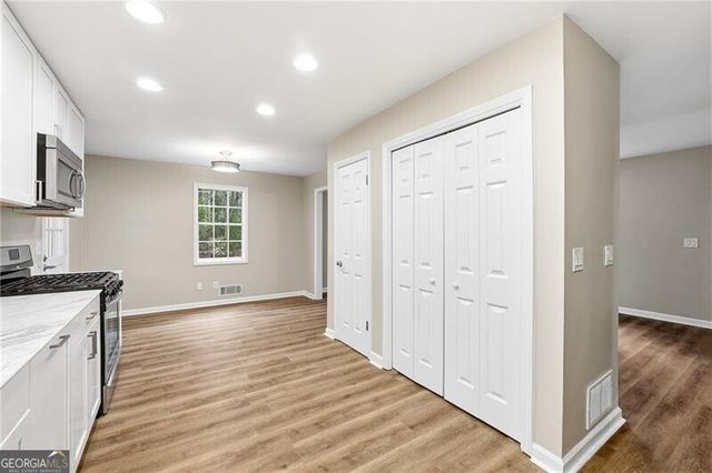 930 Kings Court, Woodstock, GA 30189