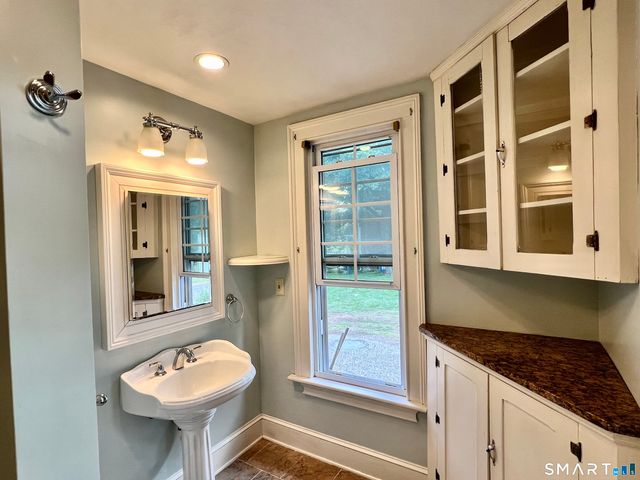 1596 Main Street, Stratford, CT 06615