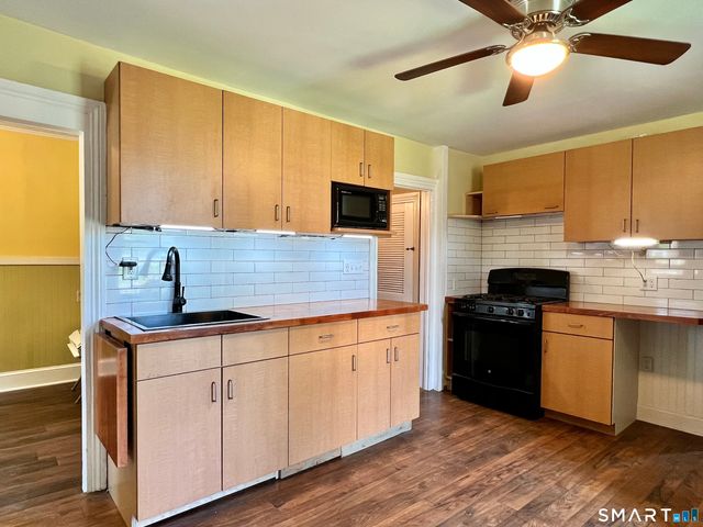 1596 Main Street, Stratford, CT 06615