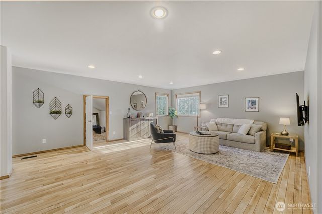 20119 208th Avenue SE, Renton, WA 98058