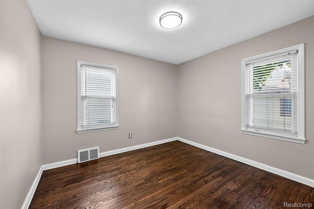 825 N Edison Avenue, Royal Oak, MI 48067