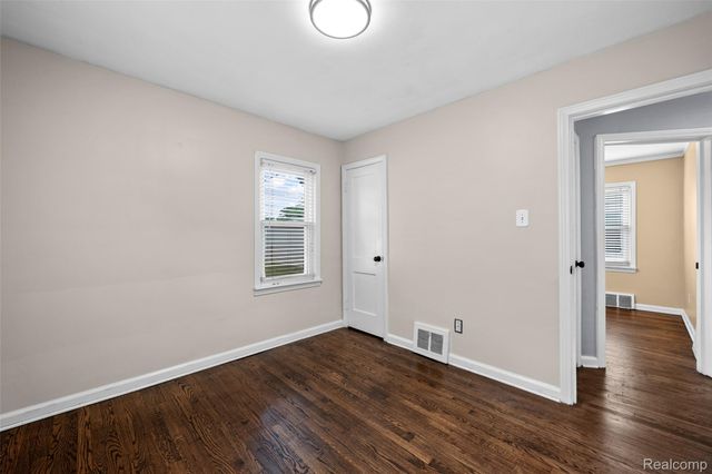 825 N Edison Avenue, Royal Oak, MI 48067