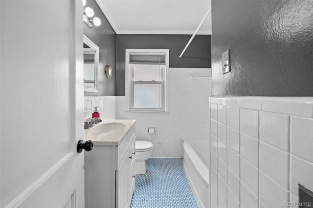 825 N Edison Avenue, Royal Oak, MI 48067