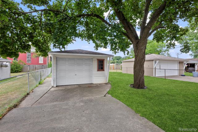 825 N Edison Avenue, Royal Oak, MI 48067