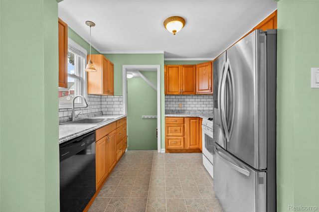 825 N Edison Avenue, Royal Oak, MI 48067