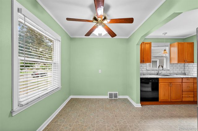 825 N Edison Avenue, Royal Oak, MI 48067