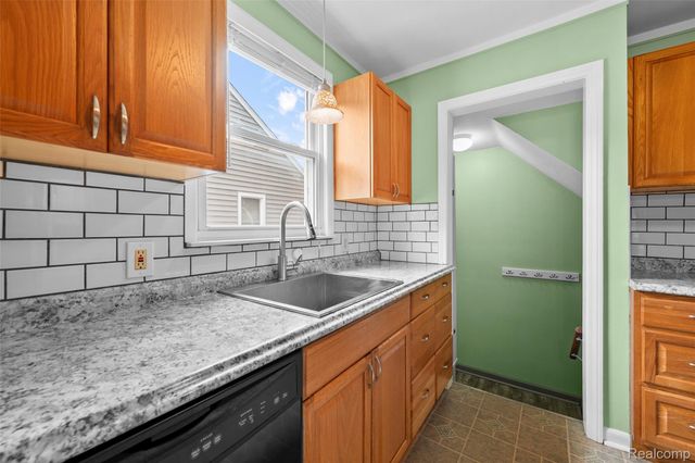 825 N Edison Avenue, Royal Oak, MI 48067