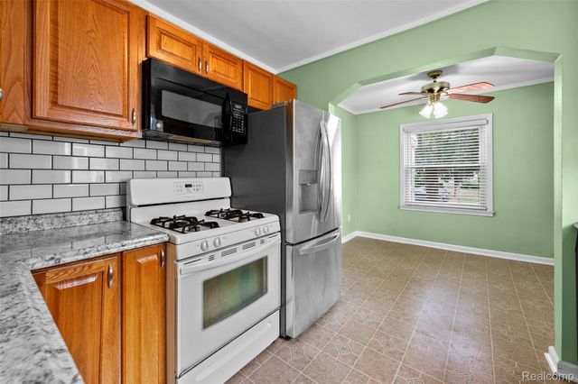 825 N Edison Avenue, Royal Oak, MI 48067