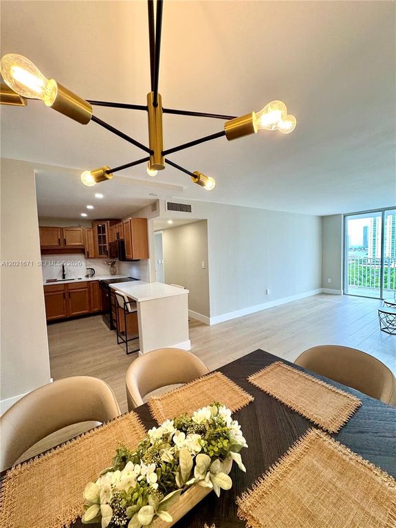 2851 NE 183rd St 1607E, Aventura, FL 33160