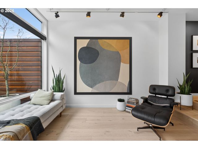 245 Sw MEADE St C3, Portland, OR 97201