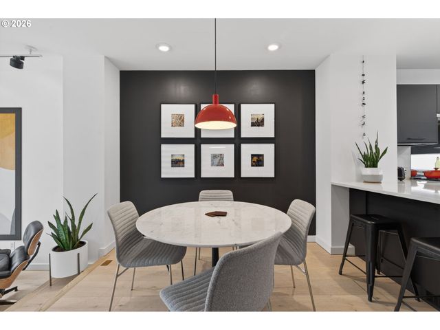 245 Sw MEADE St C3, Portland, OR 97201