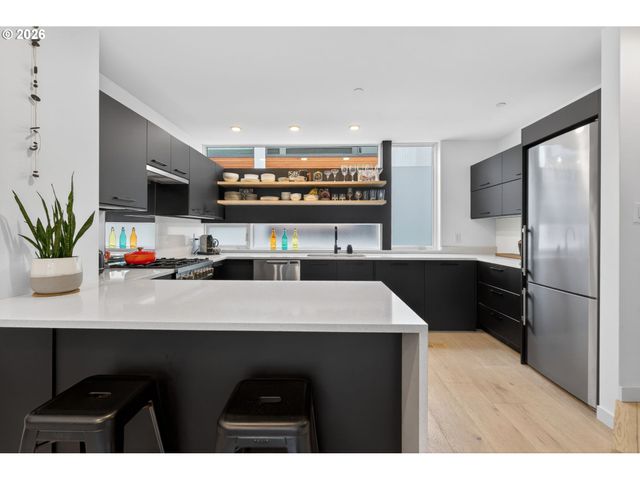 245 Sw MEADE St C3, Portland, OR 97201