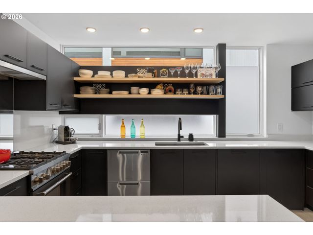 245 Sw MEADE St C3, Portland, OR 97201