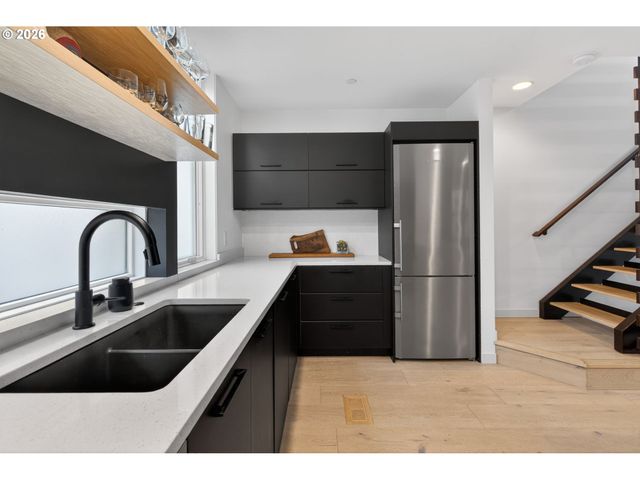 245 Sw MEADE St C3, Portland, OR 97201