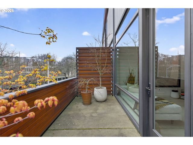 245 Sw MEADE St C3, Portland, OR 97201