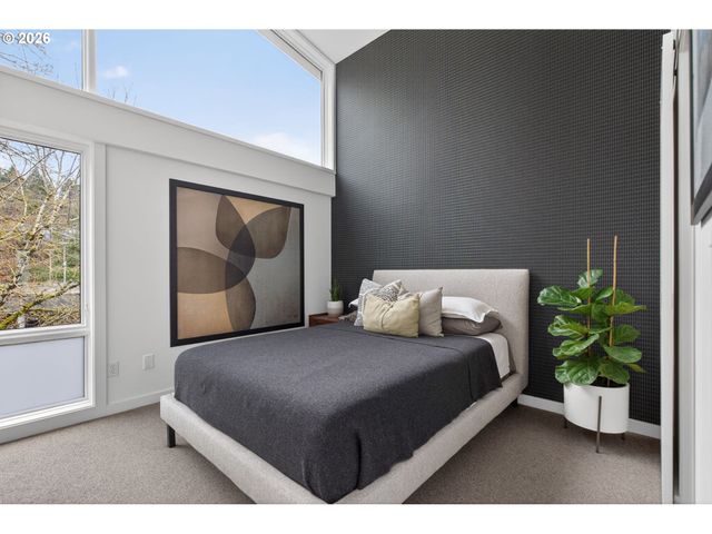 245 Sw MEADE St C3, Portland, OR 97201