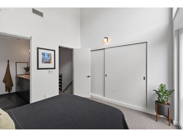245 Sw MEADE St C3, Portland, OR 97201