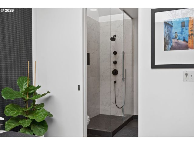 245 Sw MEADE St C3, Portland, OR 97201