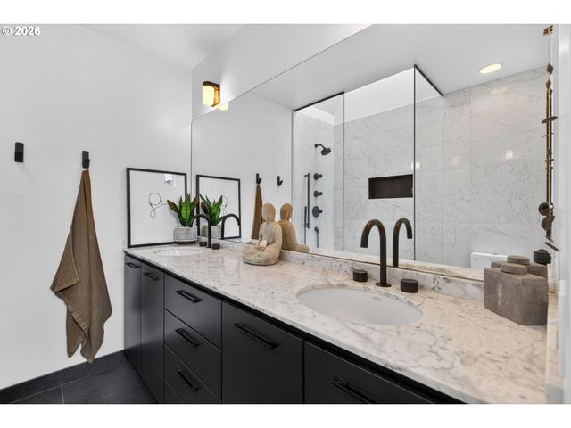 245 Sw MEADE St C3, Portland, OR 97201