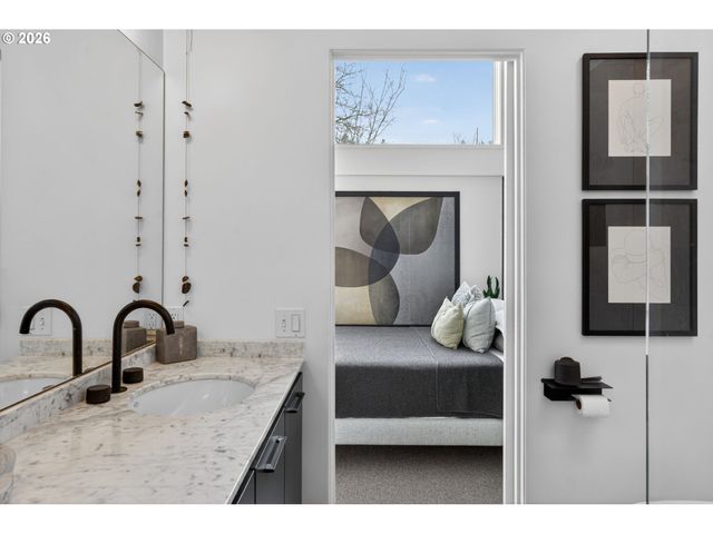 245 Sw MEADE St C3, Portland, OR 97201