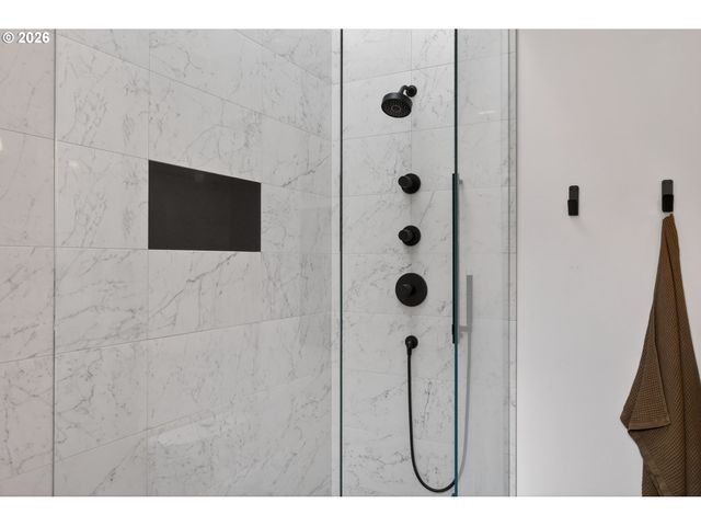 245 Sw MEADE St C3, Portland, OR 97201