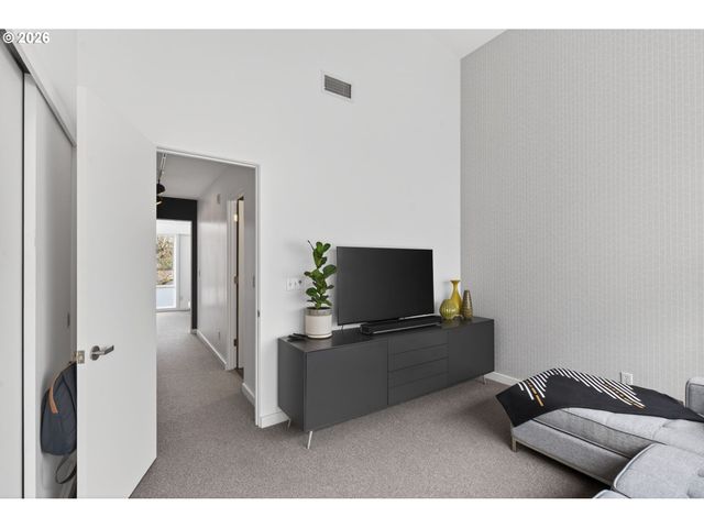 245 Sw MEADE St C3, Portland, OR 97201