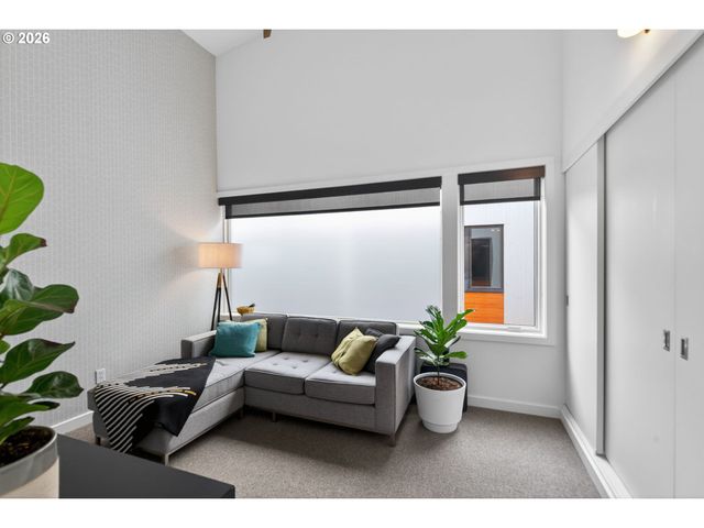 245 Sw MEADE St C3, Portland, OR 97201