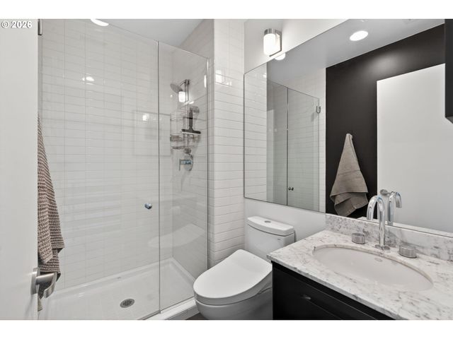 245 Sw MEADE St C3, Portland, OR 97201