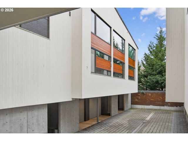 245 Sw MEADE St C3, Portland, OR 97201