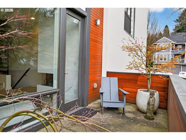 245 Sw MEADE St C3, Portland, OR 97201