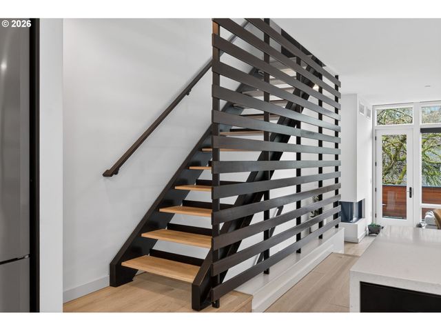 245 Sw MEADE St C3, Portland, OR 97201