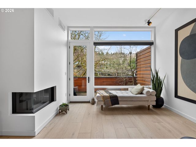 245 Sw MEADE St C3, Portland, OR 97201