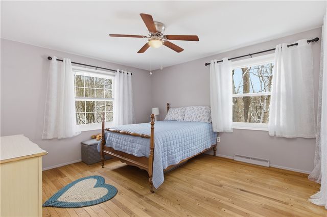 2221 Washington Rd, Upper St Clair, PA 15241