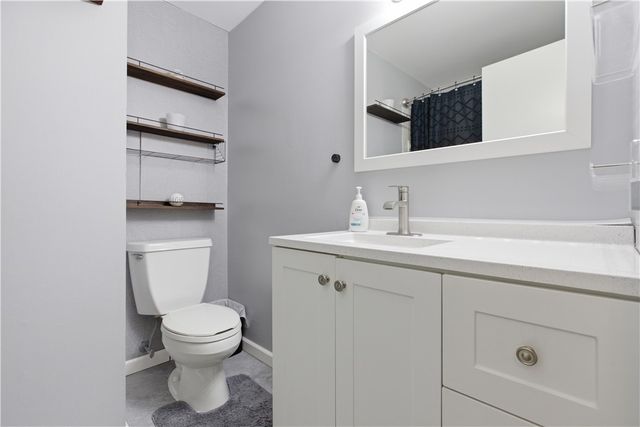 2221 Washington Rd, Upper St Clair, PA 15241