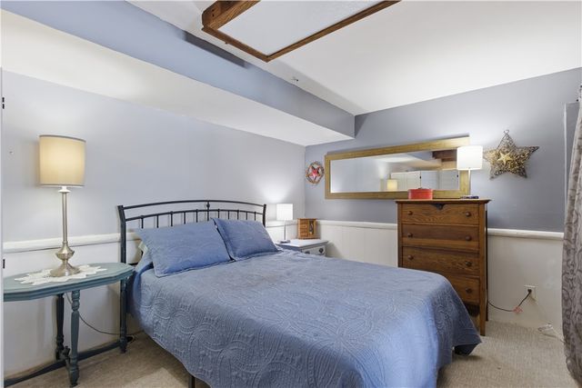 2221 Washington Rd, Upper St Clair, PA 15241