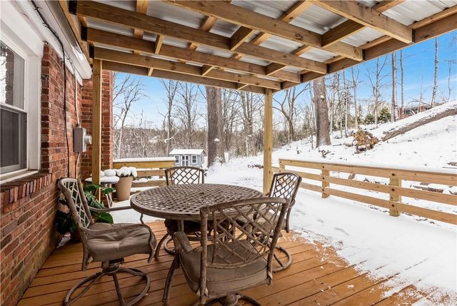 2221 Washington Rd, Upper St Clair, PA 15241