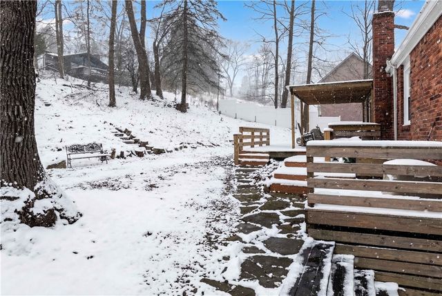 2221 Washington Rd, Upper St Clair, PA 15241