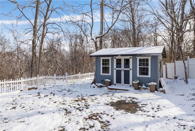 2221 Washington Rd, Upper St Clair, PA 15241