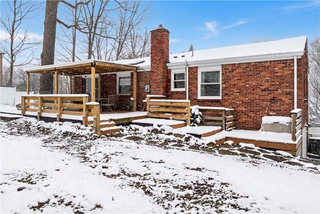 2221 Washington Rd, Upper St Clair, PA 15241