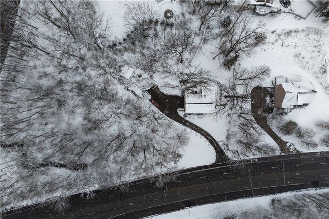 2221 Washington Rd, Upper St Clair, PA 15241