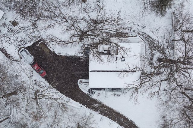 2221 Washington Rd, Upper St Clair, PA 15241