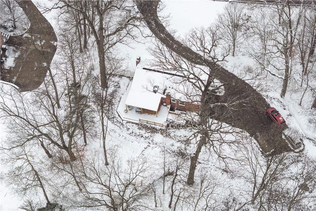 2221 Washington Rd, Upper St Clair, PA 15241