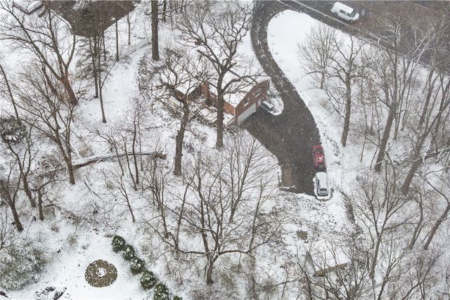 2221 Washington Rd, Upper St Clair, PA 15241