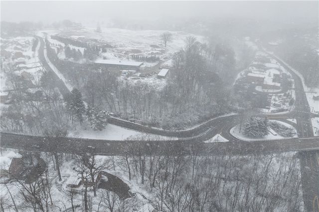 2221 Washington Rd, Upper St Clair, PA 15241