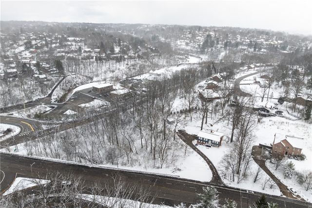 2221 Washington Rd, Upper St Clair, PA 15241